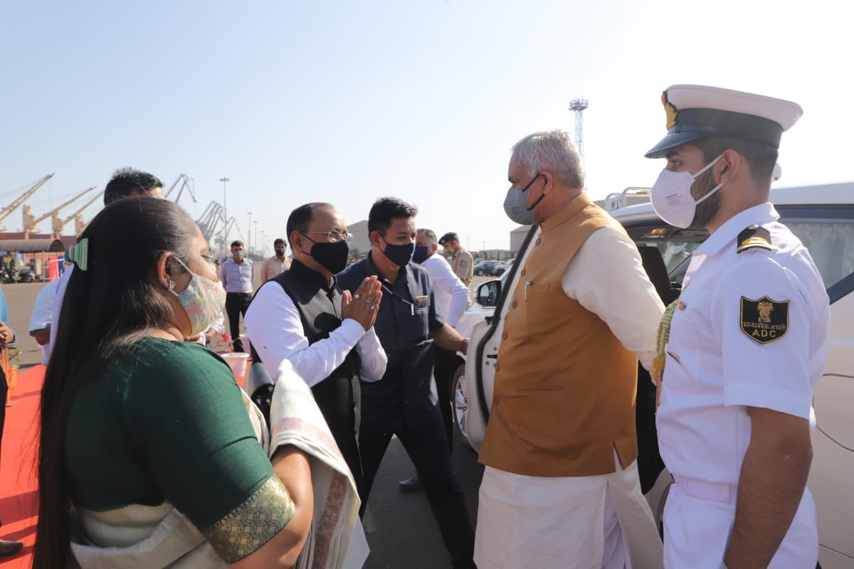 गुजरात के माननीय राज्यपाल, श्री आचार्य देवव्रत ने दीनदयाल बंदरगाह, कांडला का दौरा किया