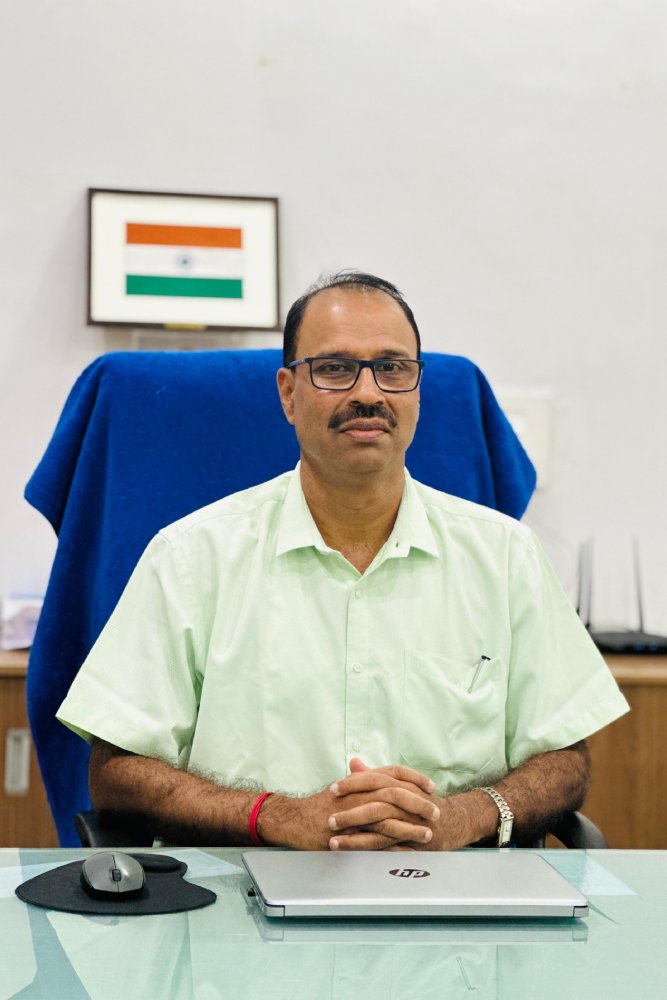 Shri Anant Venkatesh Prabhu Chodnekar <BR>FA & CAO